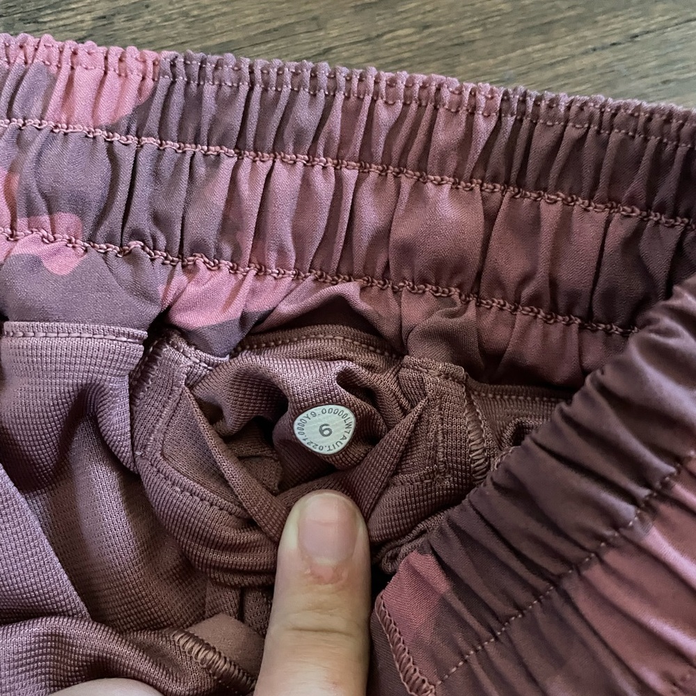 Lululemon pink camo shorts size 6 - Picture 5 of 5